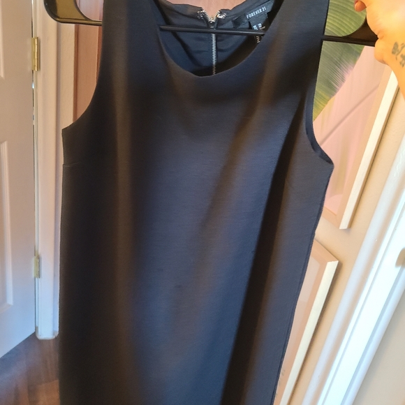 LBD Black shift modern minimal dress - Picture 7 of 10